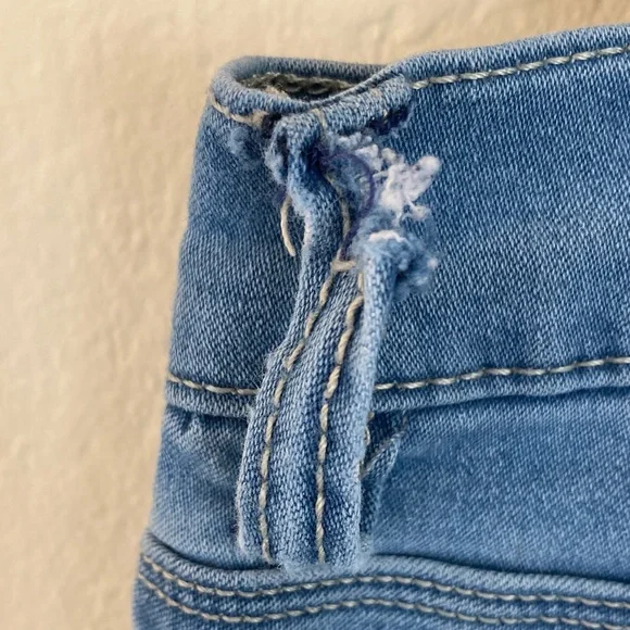 Light Wash High-Rise Skinny Jeans - Women's - Picture 11 of 14